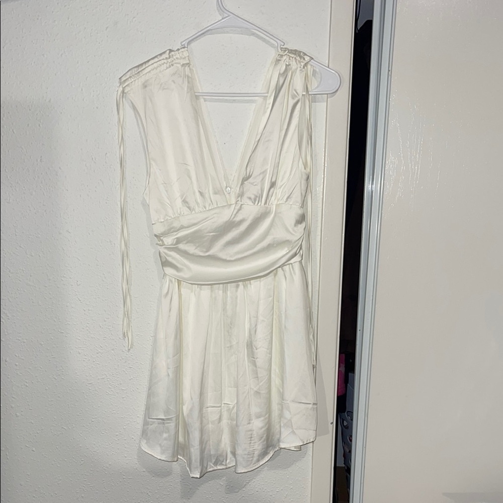 Stylish White Sleeveless Dress
